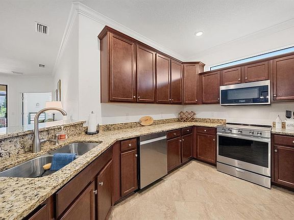5th image of 12619 Garibaldi Ln