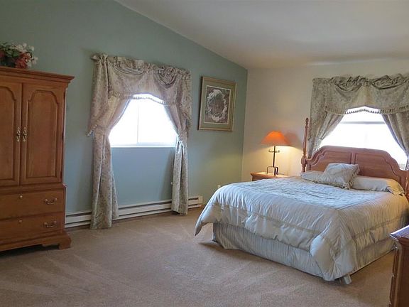 4th image of 124 Mountain View Dr