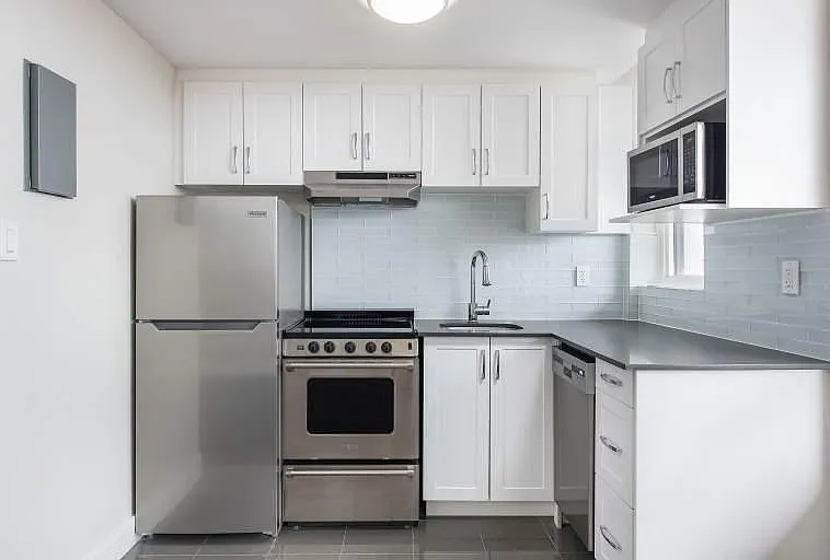 70 Spadina Rd — Photo 16