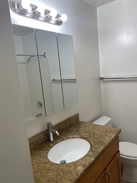1070 Church St — Photo 3