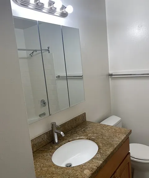 1070 Church St — Photo 3