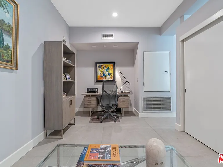 1250 N Harper Ave #302 — Photo 32