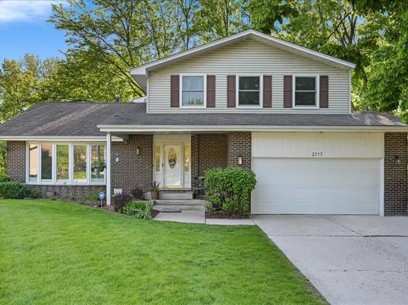 2717 Bordeaux Pl, Lisle, IL 60532