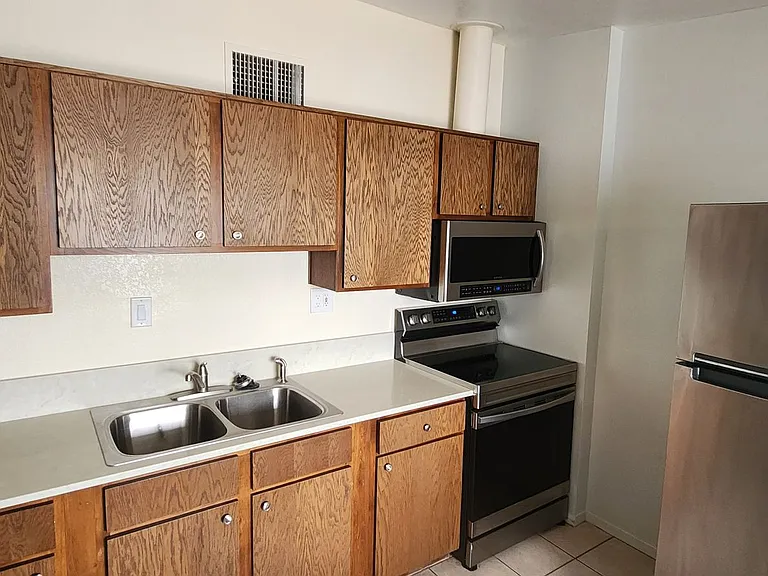 3319 N Dodge Blvd — Photo 15