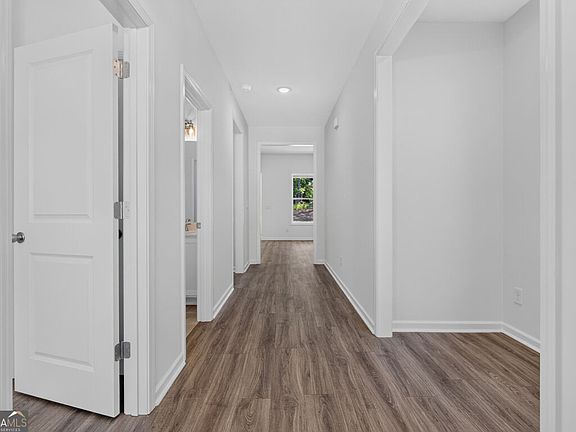 5th image of 2022 Oconee Bluff Dr