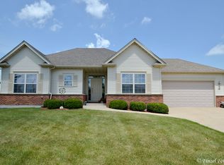 304 Red Hawk Rd, Hampshire, IL 60140