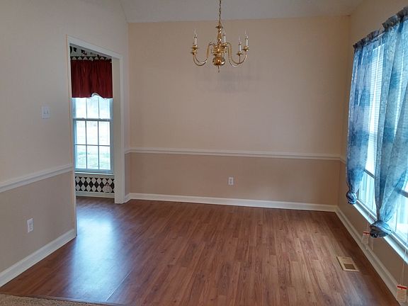 4th image of 104 Dixie Cir