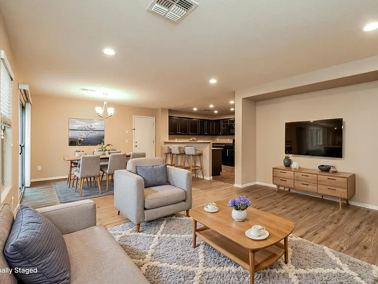 923 S Pheasant Dr — Photo 4