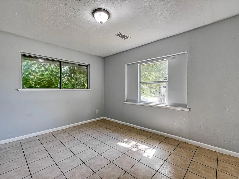 10613 Buffum St — Photo 7