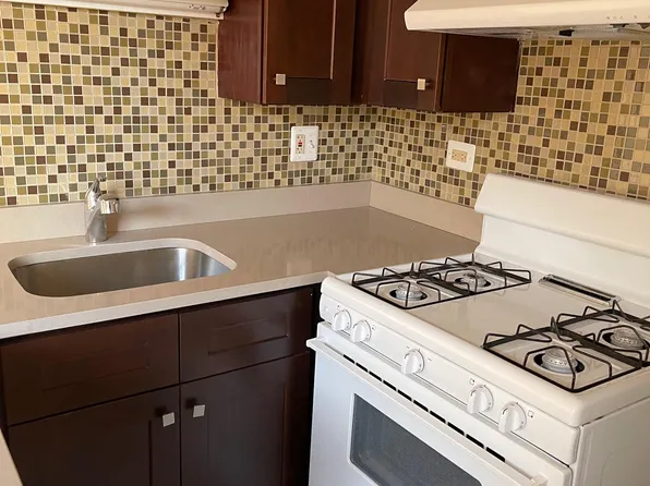 3710-320 N Pine Grove Ave, Chicago, IL