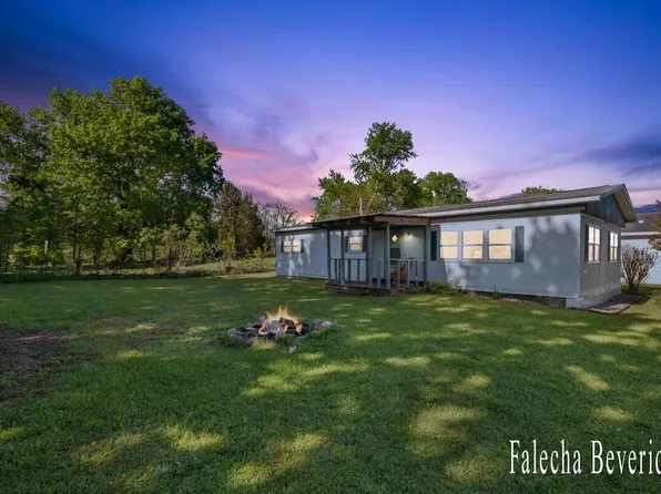 914 32nd St, Allegan, MI 49010