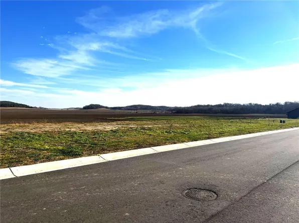 105 Rolling Hills Dr, Elgin, MN 55932