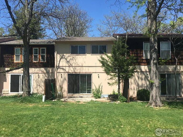 1468 Edgewood Ct — Photo 2