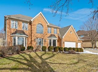 17 Walnut Cir, Sugar Grove, IL 60554