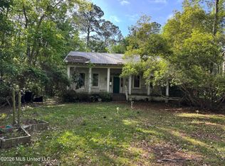 810 Saint Joseph St, Waveland, MS 39576