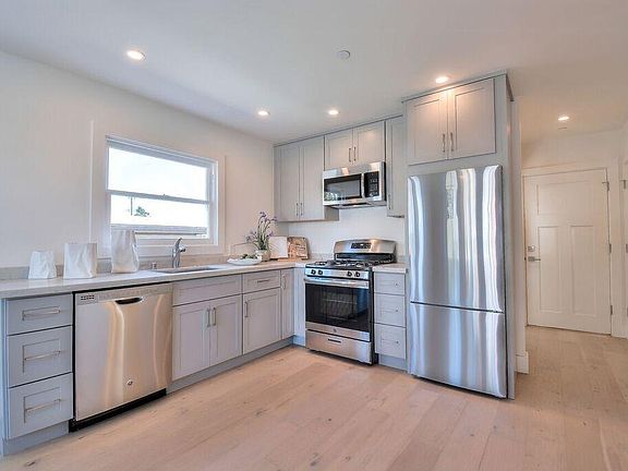 5th image of 249 Kentucky St APT A