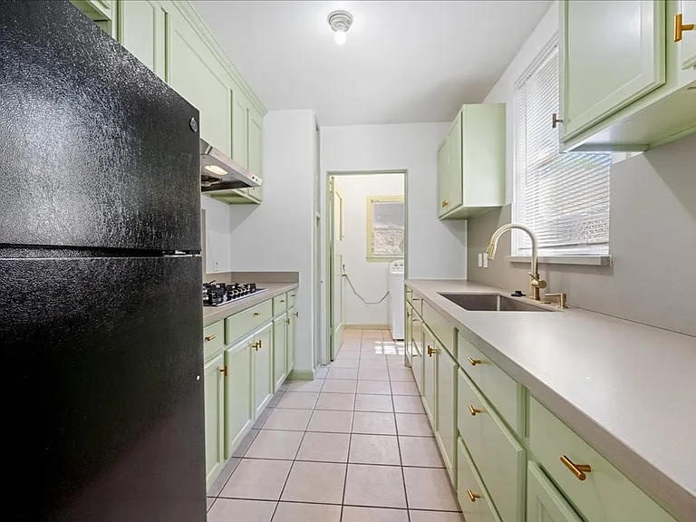 1305 W St — Photo 9