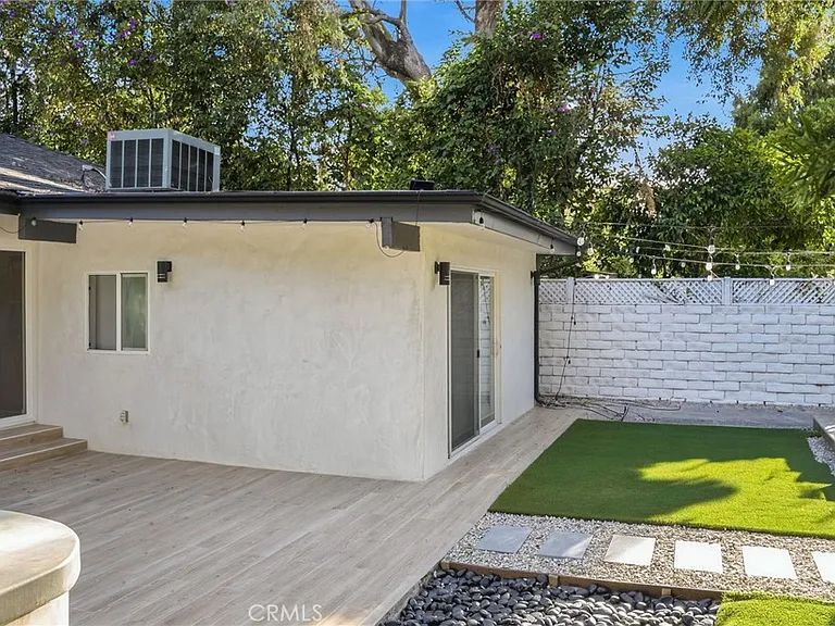 13135 Chandler Blvd — Photo 54
