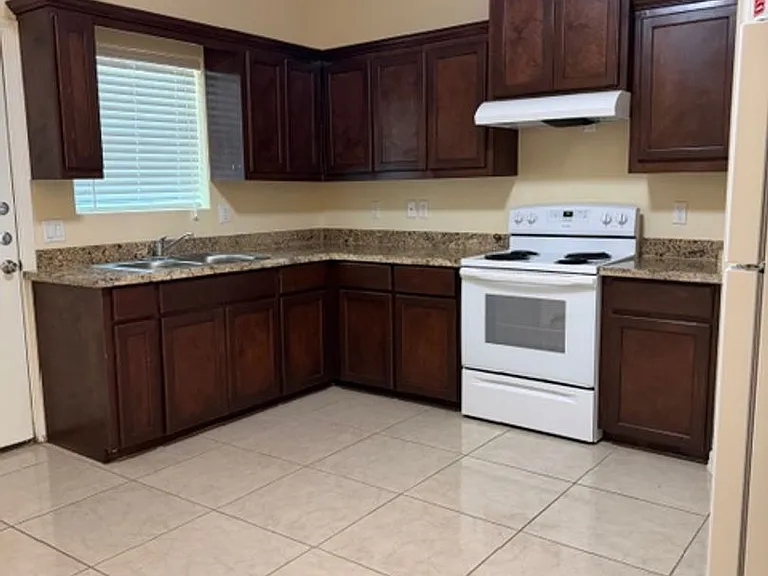 700 Sunset Dr — Photo 13