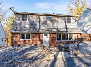29 Potter Ln, Halesite, NY 11743