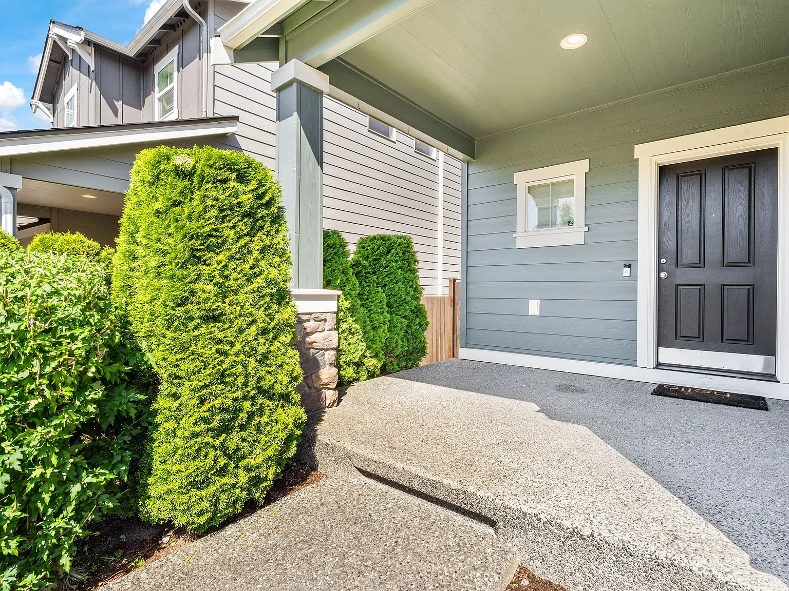 4 bed, 2297 sqft, $3,300 — Photo 2