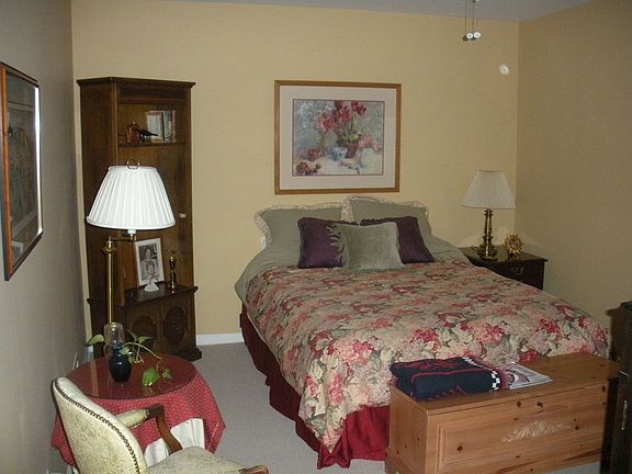Guest bedroom first floor