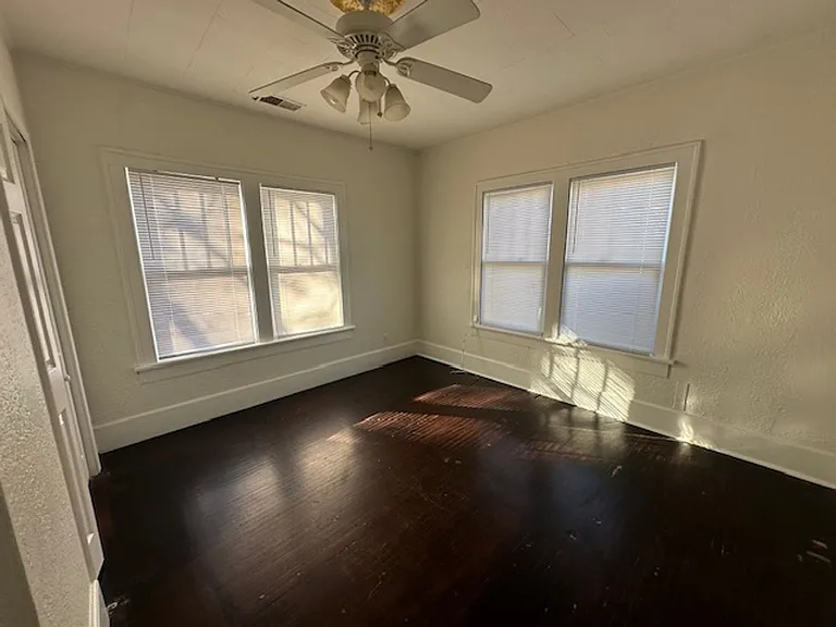 881 Ross Ave — Photo 9