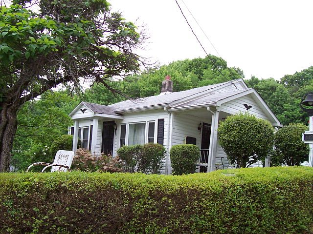 1st image of 393 Lemon Ln