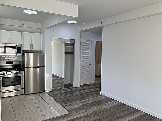 5th image of 556 3rd Ave APT 905