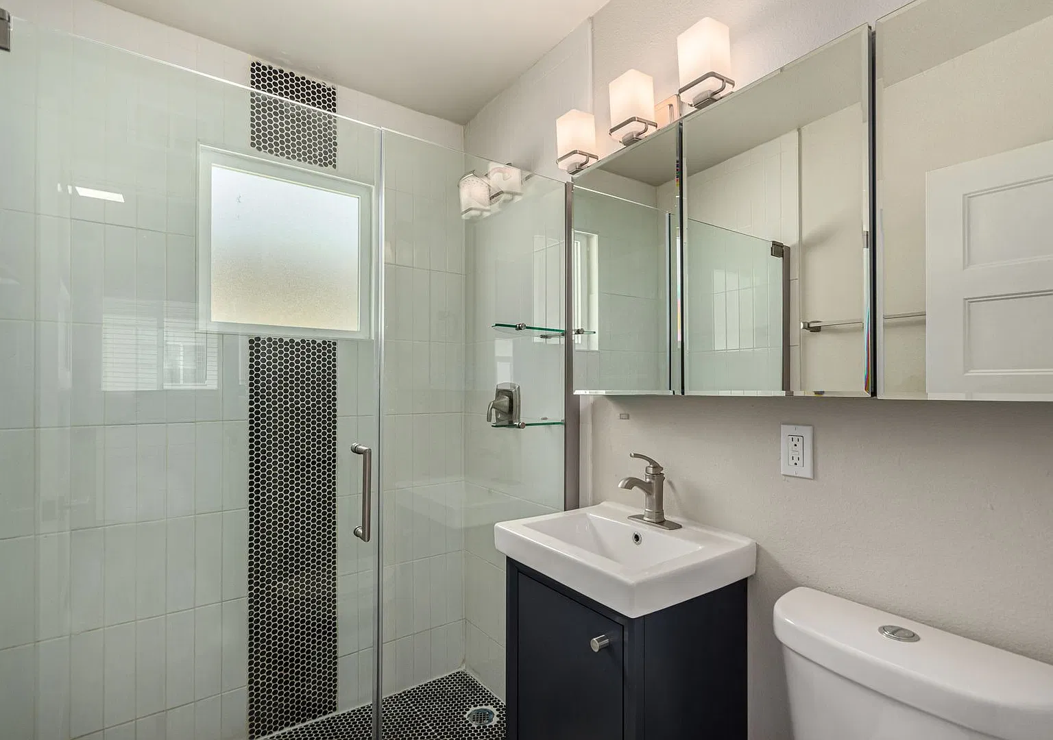 Studio, 410 sqft, $949 — Photo 1