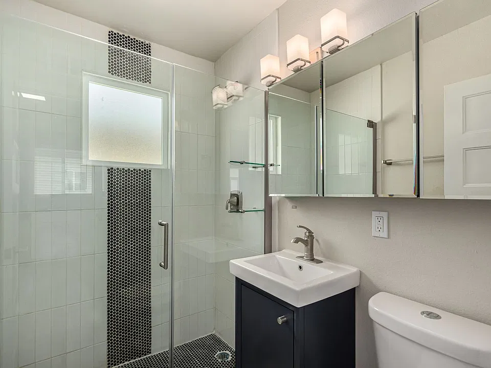 631 N 4th Ave #2
