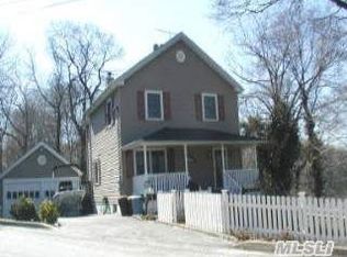 79 Capitol Heights Rd, Oyster Bay, NY 11771