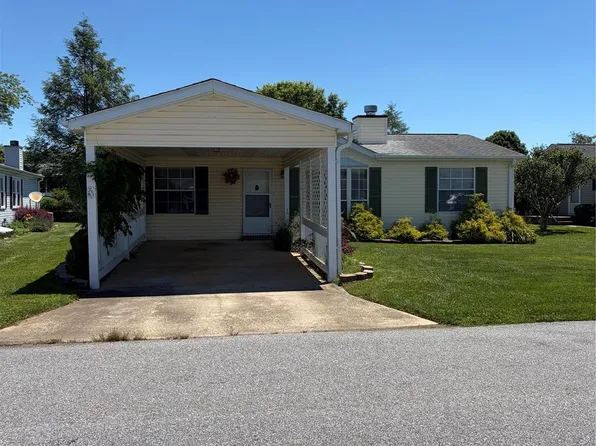 261 White Ash Cir, Hendersonville, NC 28739