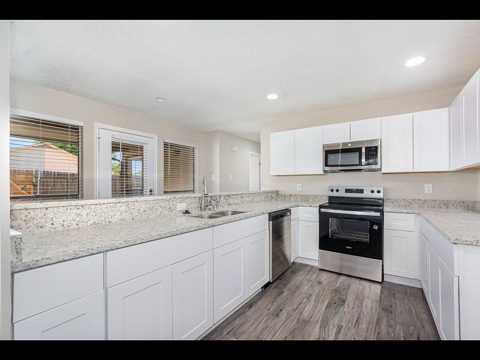 1st image of 2214 Heritage Cir