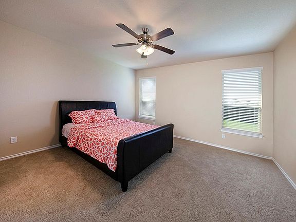 3rd image of 1124 Cushing Dr