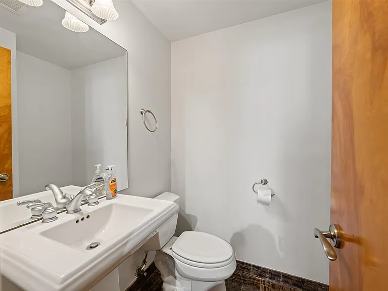711 Main St #601 — Photo 17