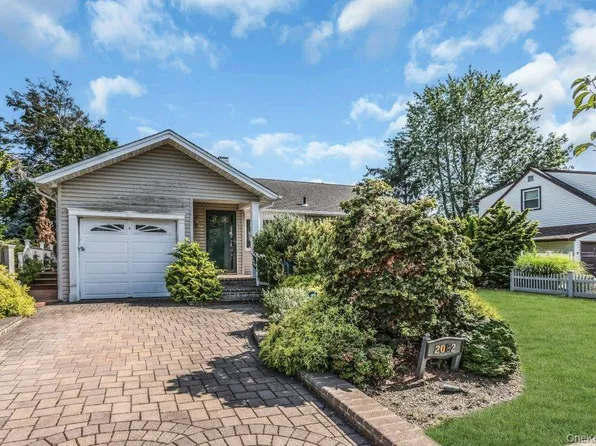 2082 Central Drive N, East Meadow, NY 11554