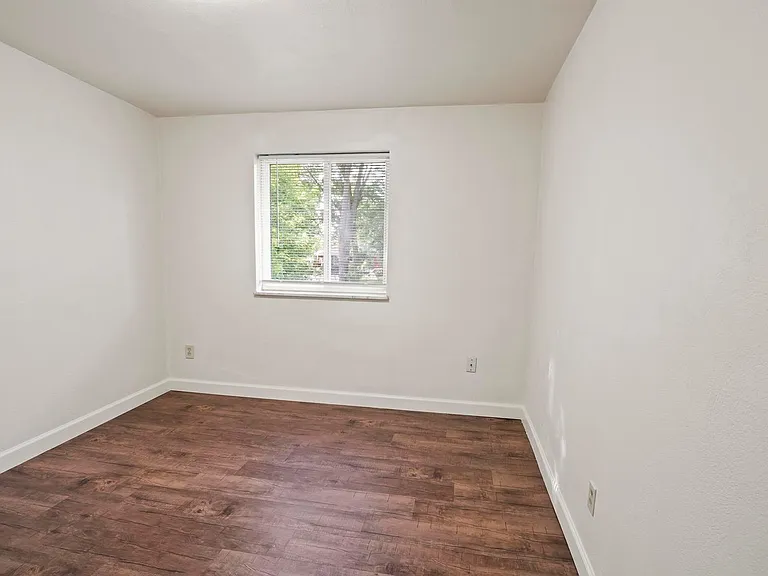 Westport Edge Apartments — Photo 23
