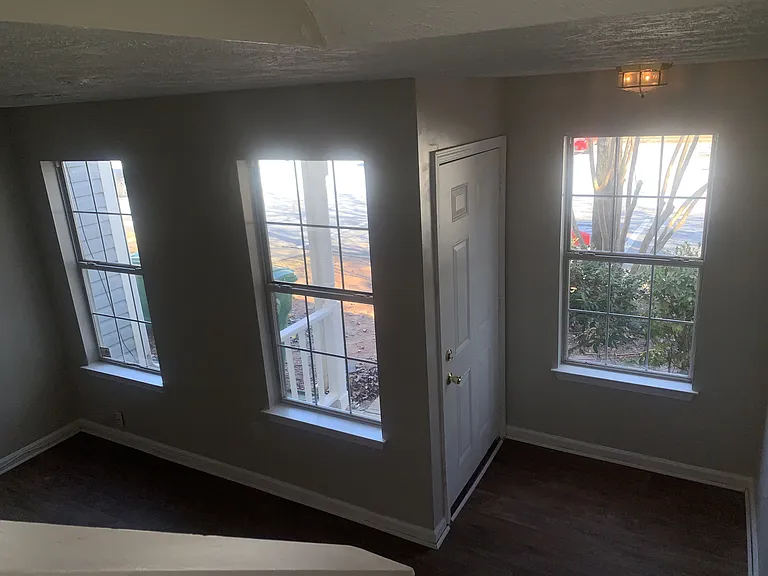 2347 Wellington Cir — Photo 4