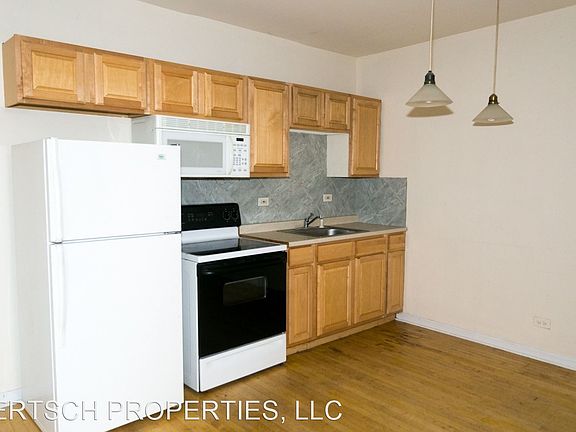 2nd image of 4405-09 N Clark St #2C