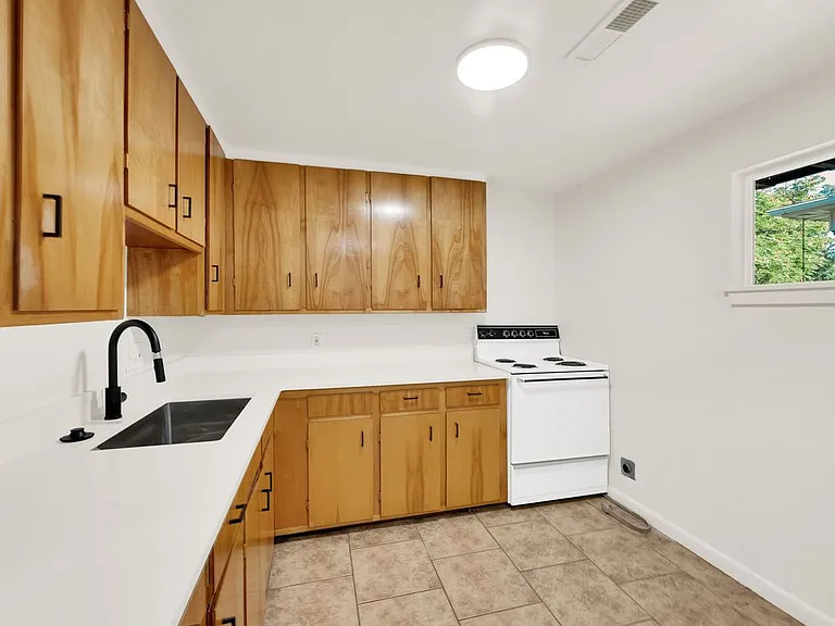 189 N 300 E #1 — Photo 19