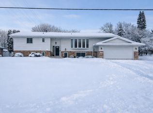 835 Gramsie Rd, Shoreview, MN 55126