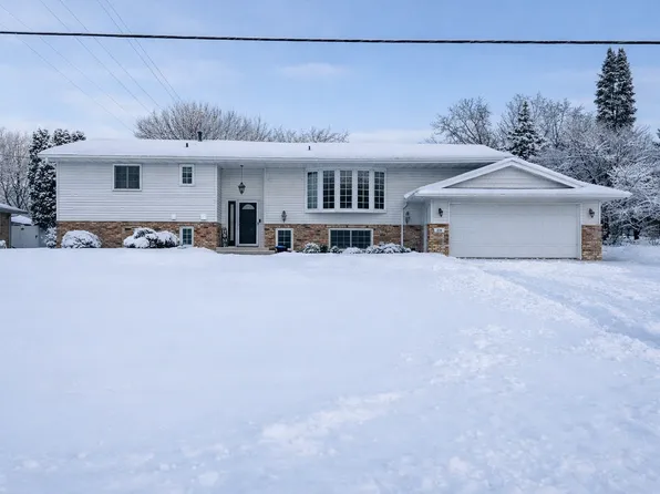835 Gramsie Rd, Shoreview, MN 55126