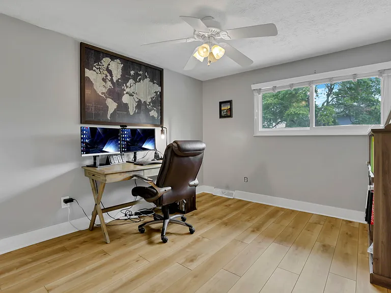 548 Theori Ave — Photo 33
