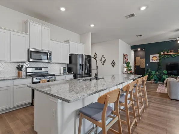 3816 Waldorf Dr, Denton, TX 76208