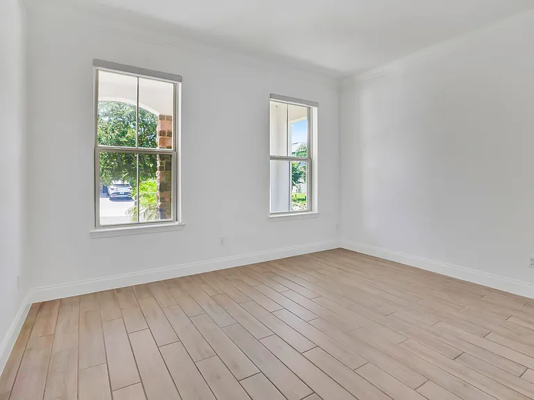8318 Vivaro Isle Way — Photo 10