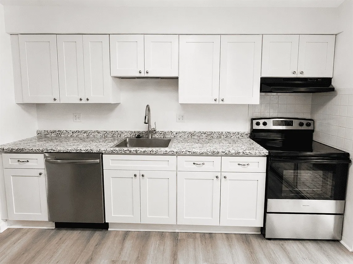3 bed, 1.5 bath, 921 sqft, $1,195 — Photo 2