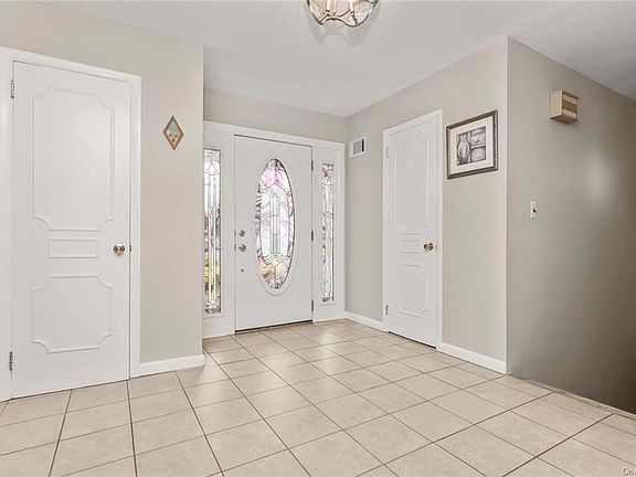 5th image of 10 Hunter Dr