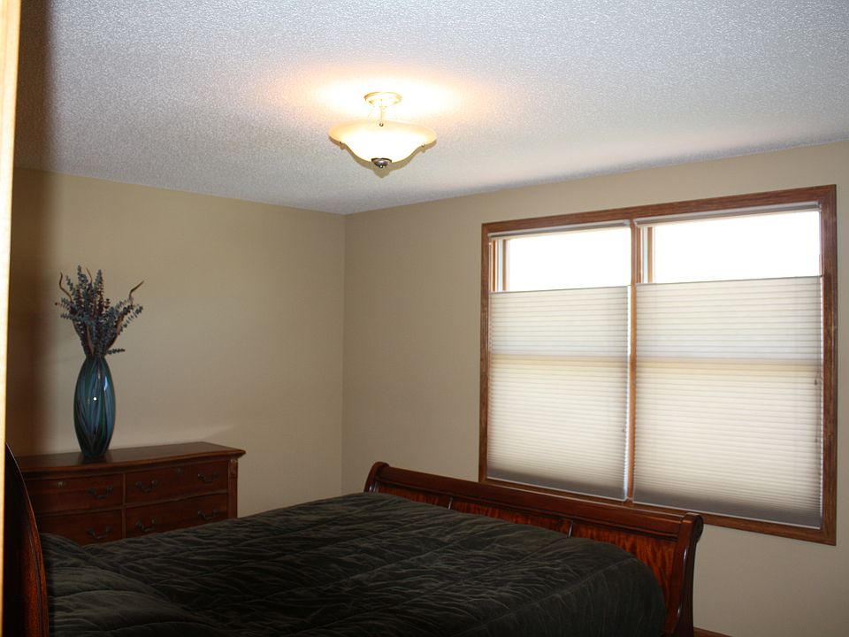 1st image of 40 Elmleaf Dr