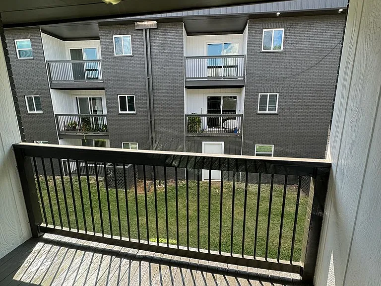 209 Lakeshore Dr — Photo 32